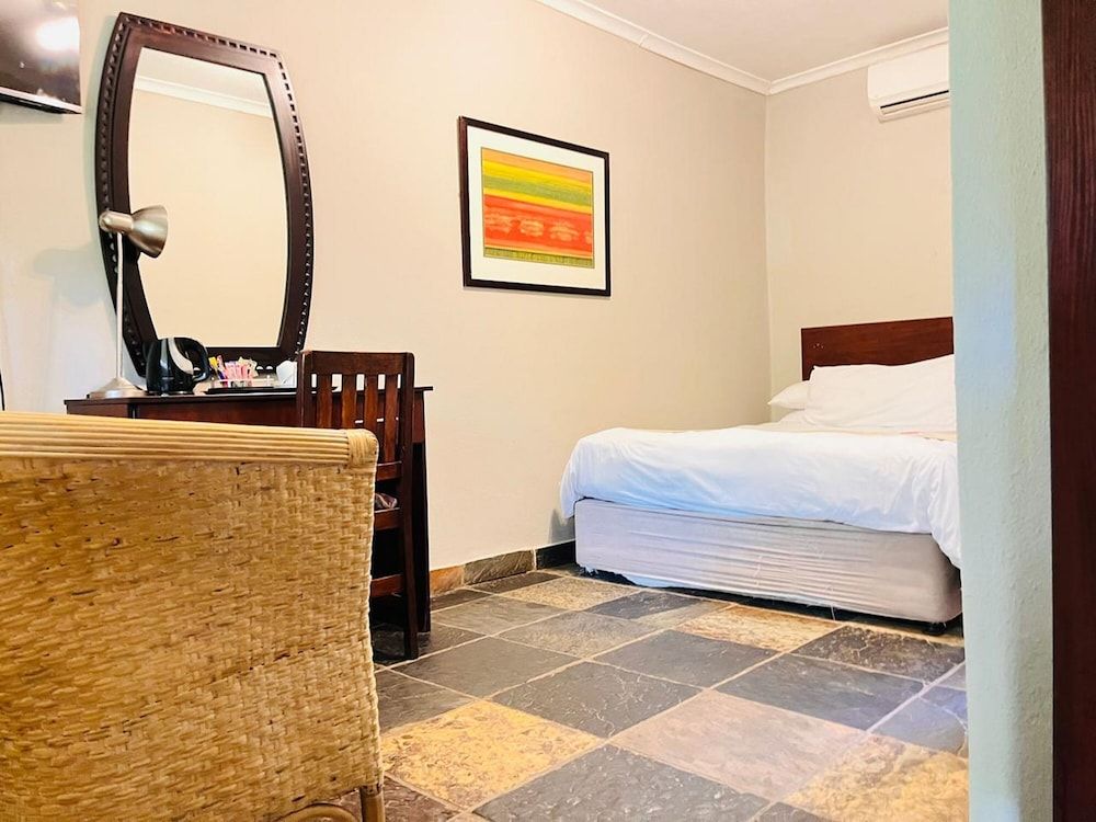 BASIC ROOM