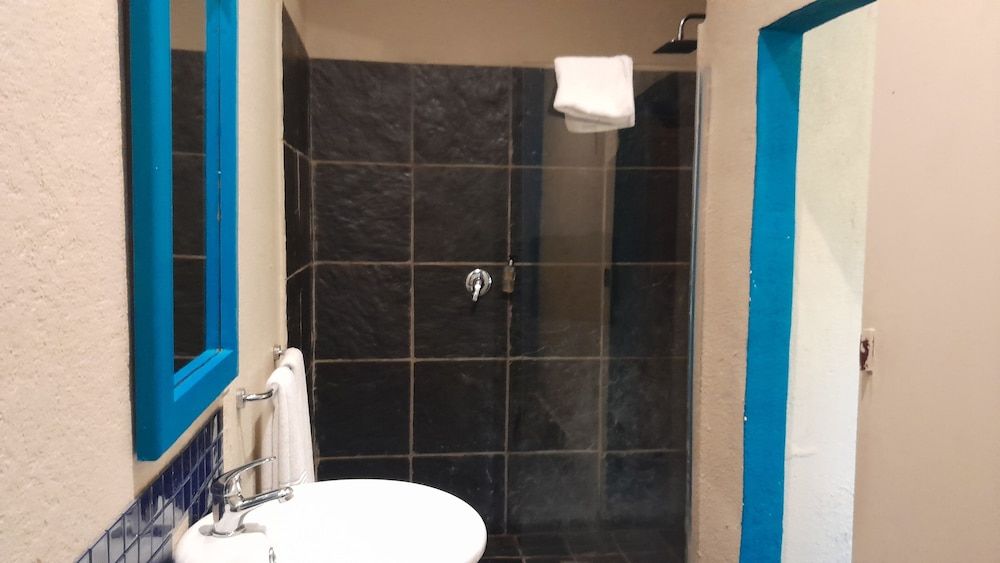 Shangri-La Country Hotel Executive Room, 2 Bedrooms, Connecting Rooms, Garden View 23