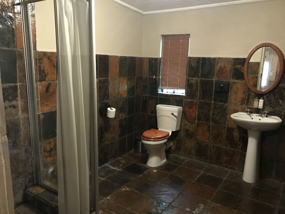 Shangri-La Country Hotel Family Room, 2 Bedrooms 9