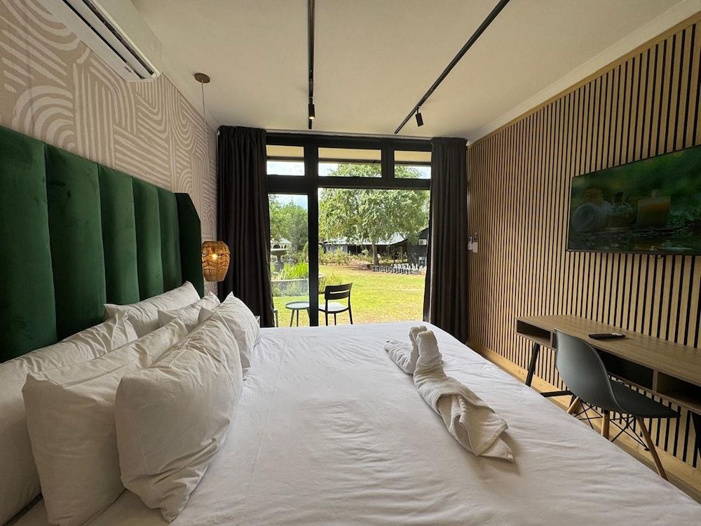 Shangri-La Country Hotel Deluxe Twin Room, 2 Twin Beds 14