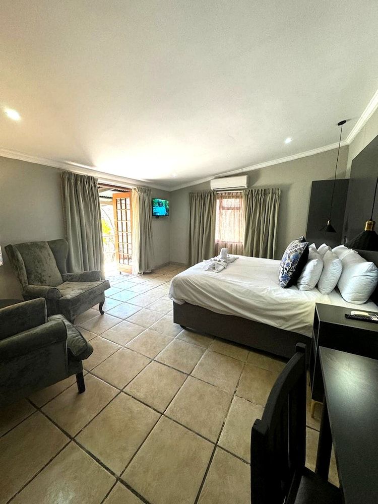 Shangri-La Country Hotel Deluxe Twin Room, 2 Twin Beds 13