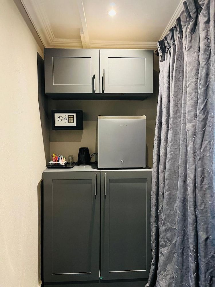 Shangri-La Country Hotel Executive Room, 2 Bedrooms, Connecting Rooms, Garden View 13