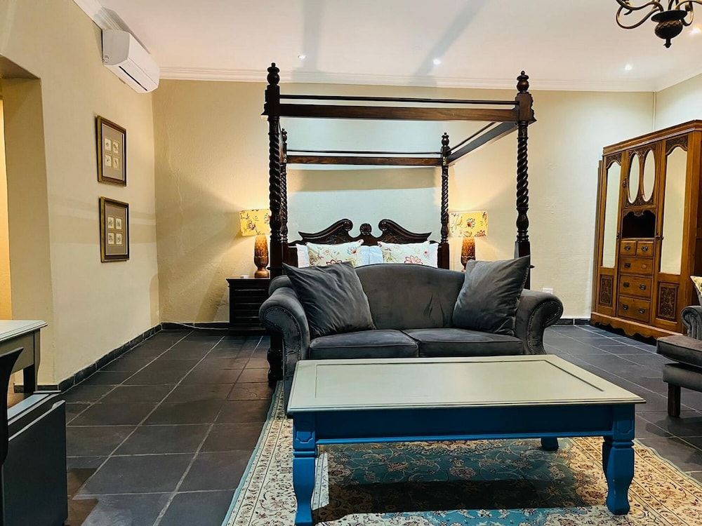 Shangri-La Country Hotel Executive Room, 2 Bedrooms, Connecting Rooms, Garden View 14