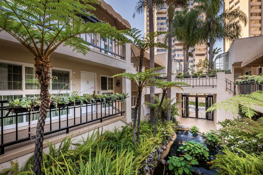 undefined Beverly Hills Plaza Hotel & Spa 2