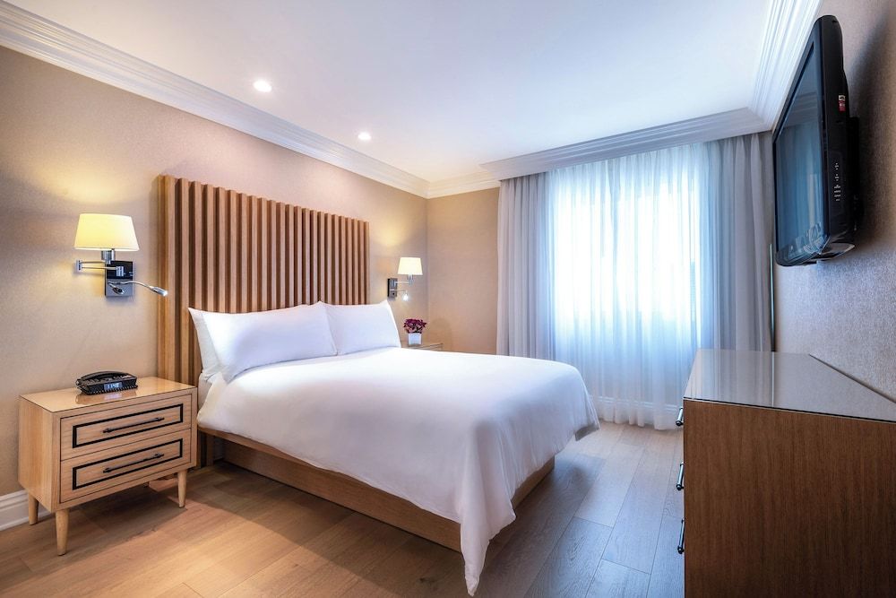 undefined Beverly Hills Plaza Hotel & Spa