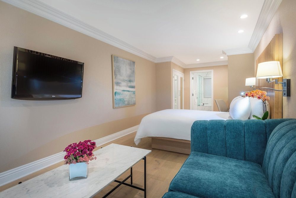 undefined Beverly Hills Plaza Hotel & Spa 2