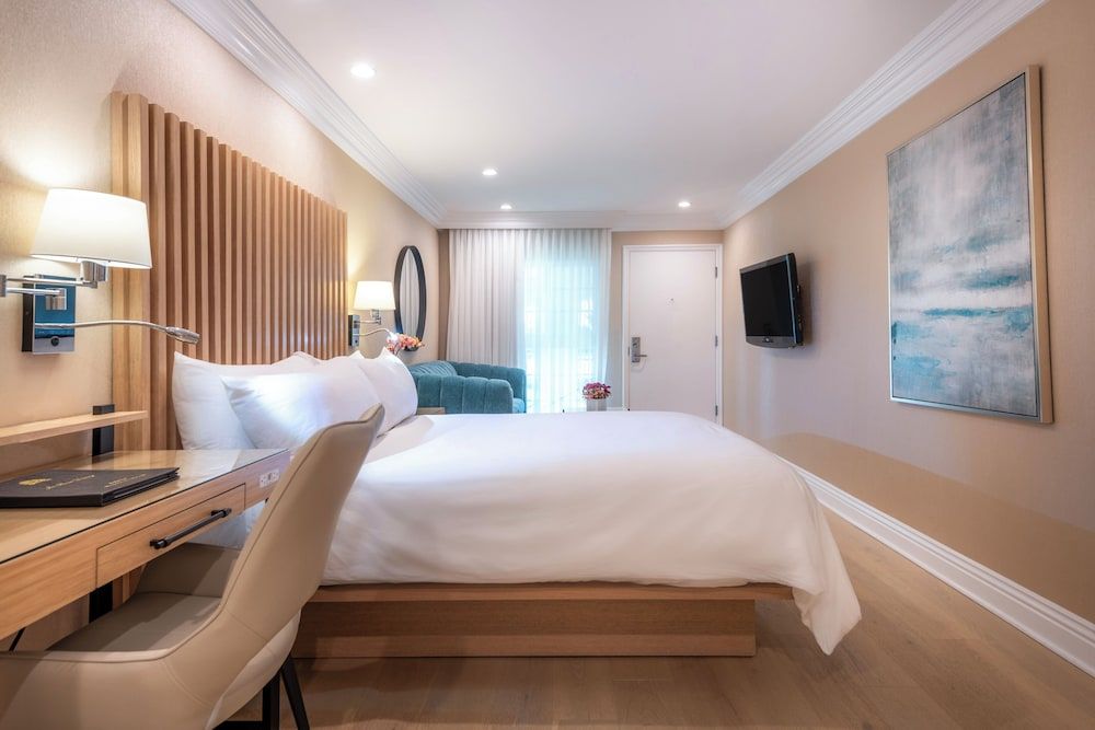 undefined Beverly Hills Plaza Hotel & Spa 6