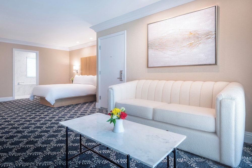 undefined Beverly Hills Plaza Hotel & Spa 5