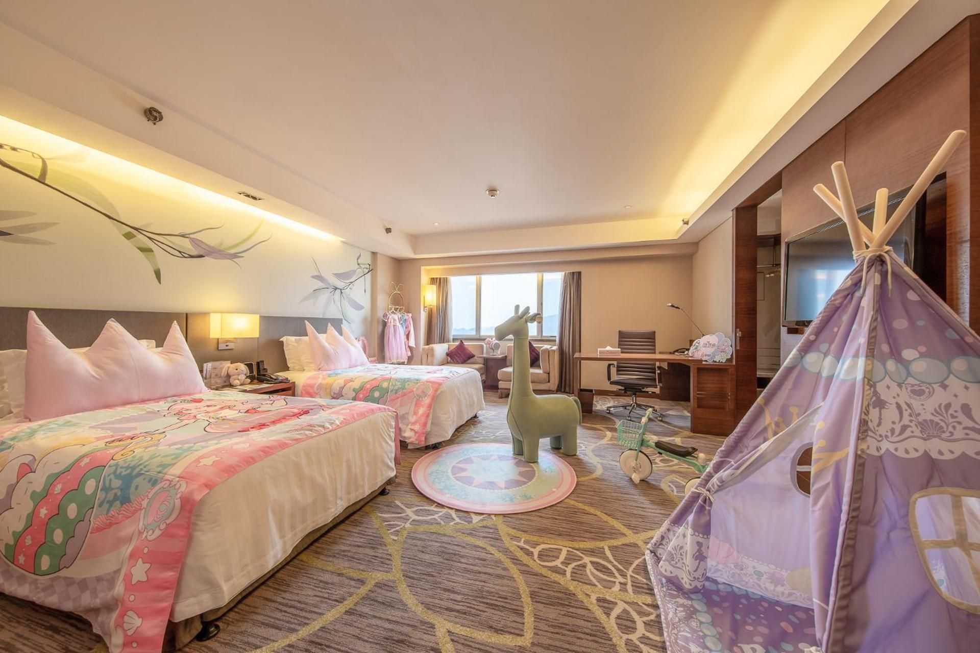 1 King Junior Suite Kids Theme City View