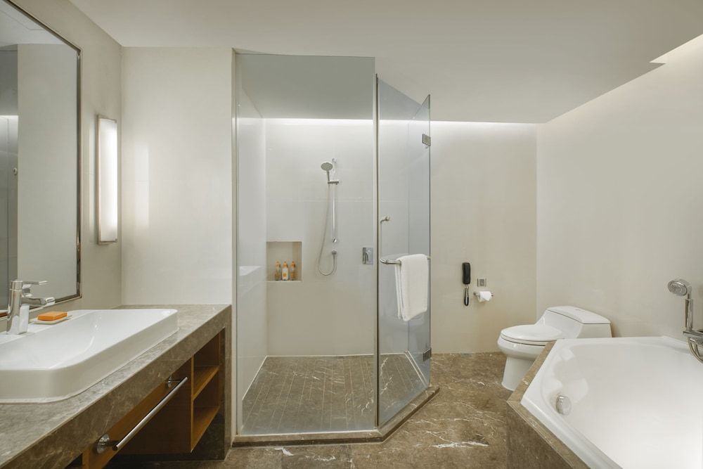 Crowne Plaza Guangzhou City Centre by IHG Standard Room 5