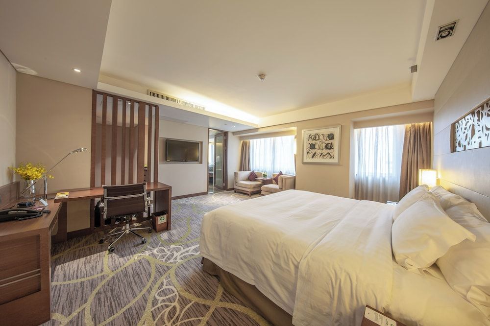 Premium Room, 1 King Bed, City View