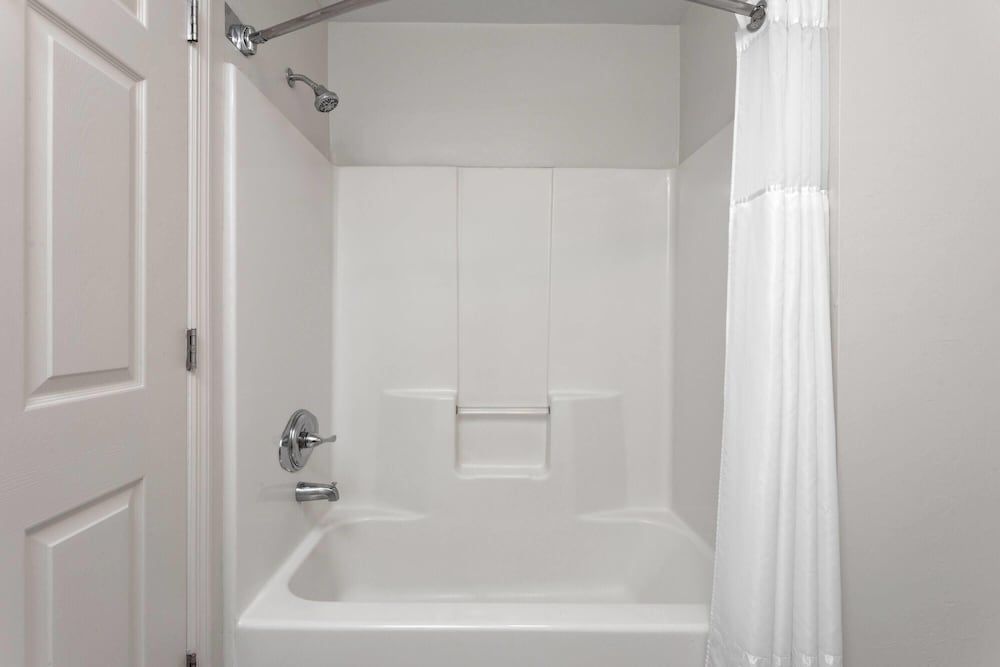 Room, 2 Queen Beds, Non Smoking, Pool View