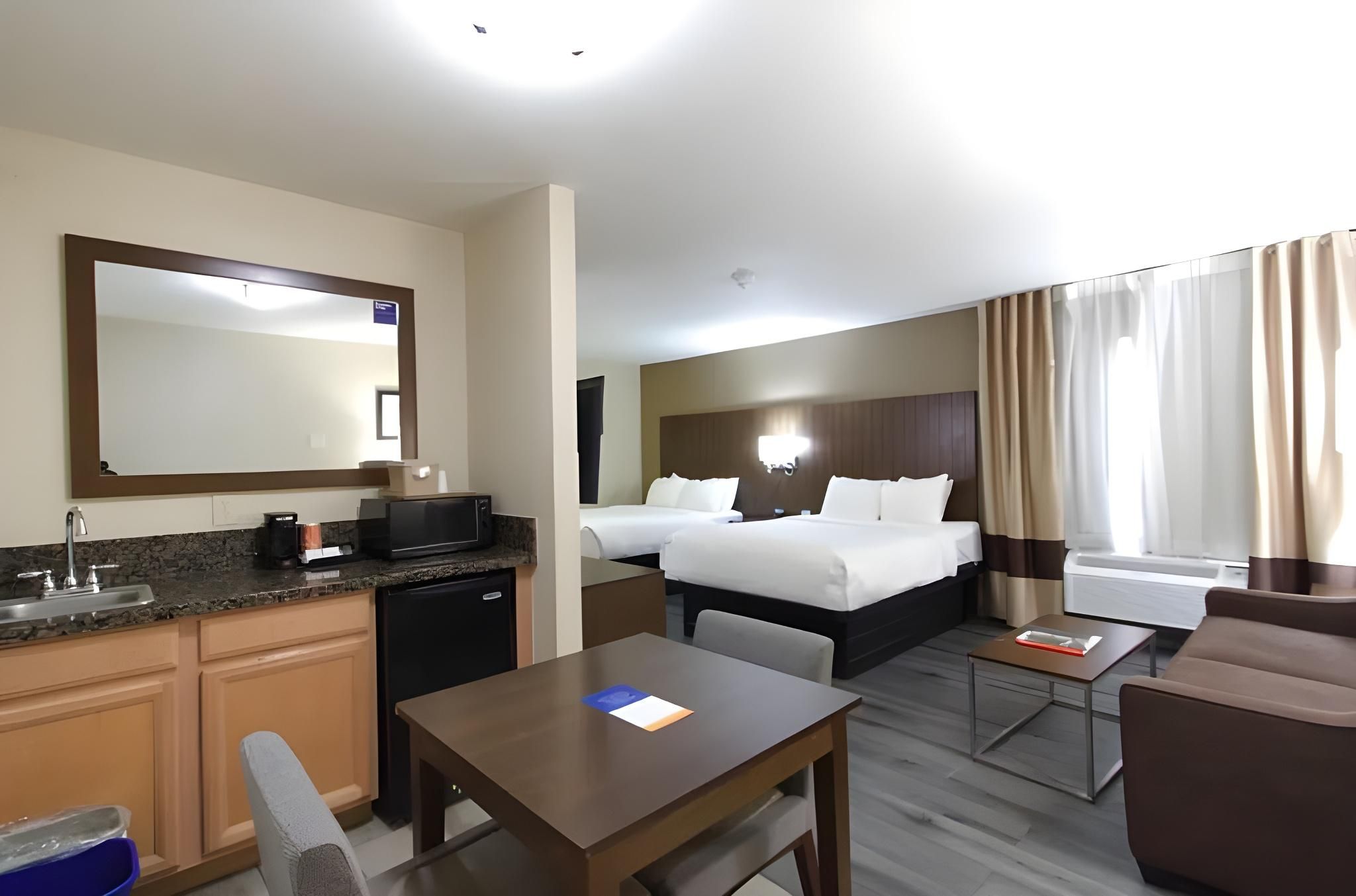 2 Queen Beds, Efficiency, Suite, Nonsmoking