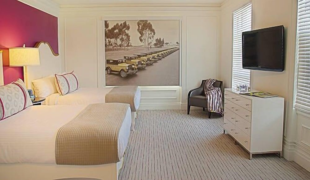 undefined Inn At The Park 2