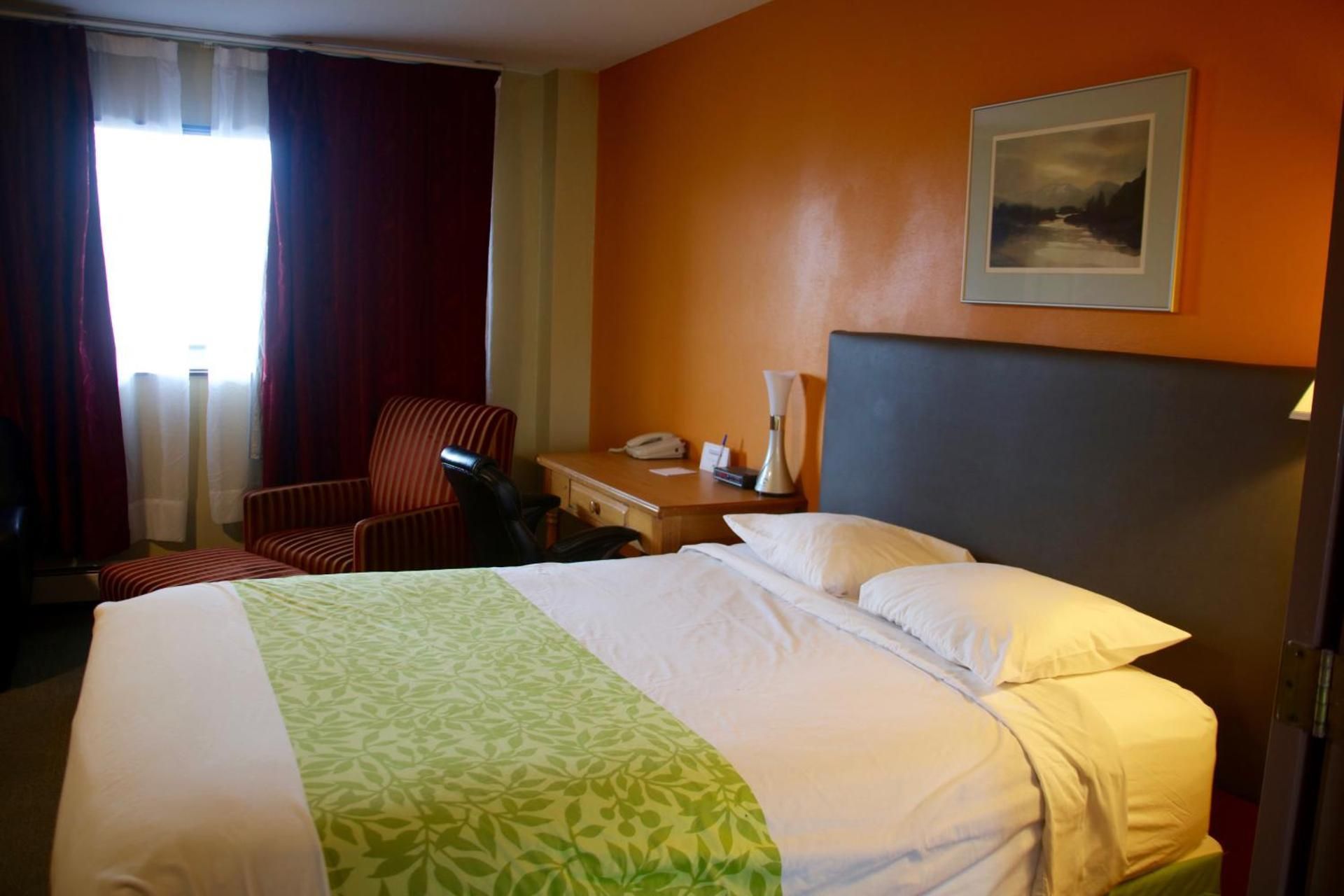 Deluxe Room (2 Adults + 1 Child)