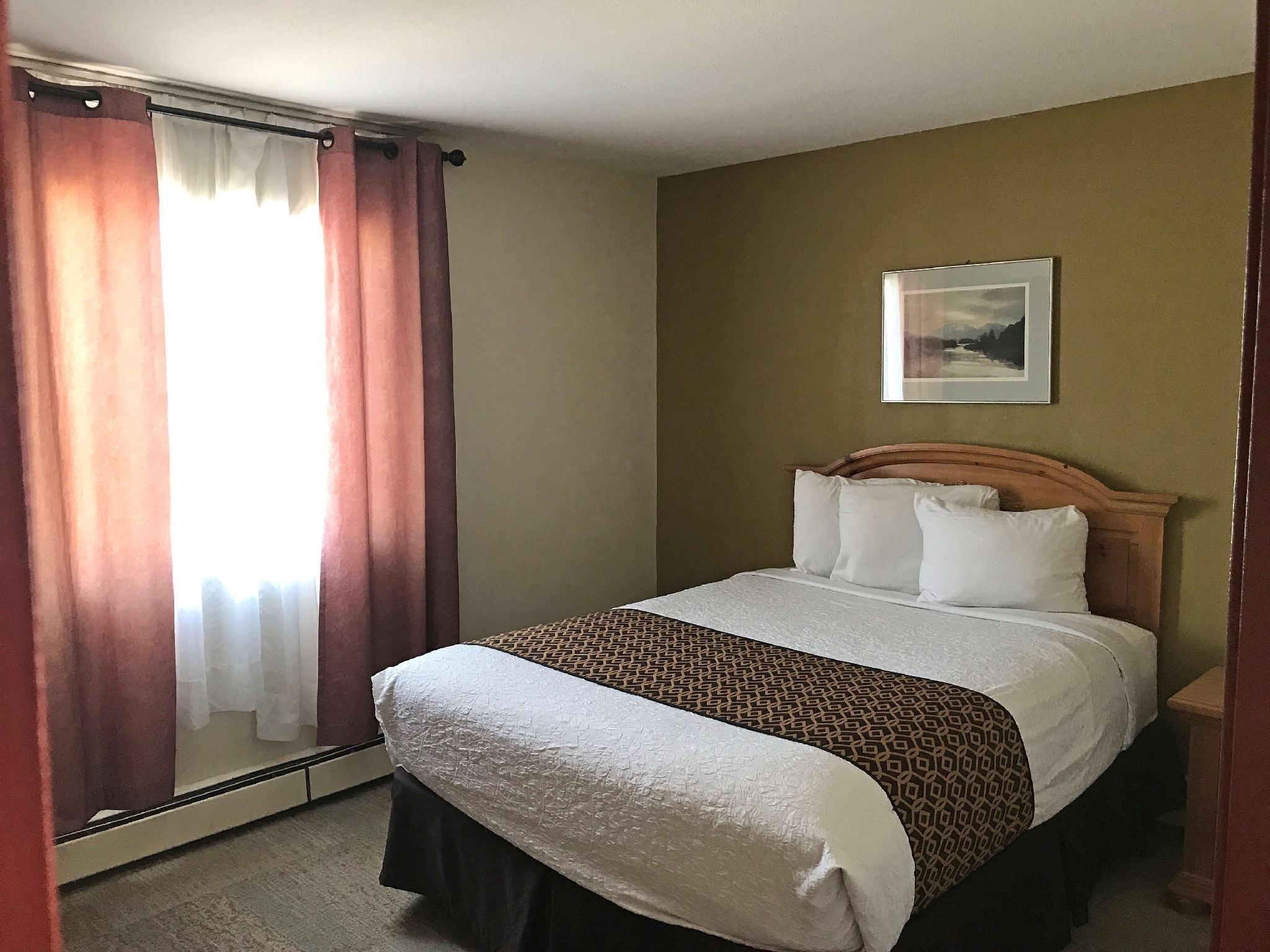Deluxe Suite Queen Bed