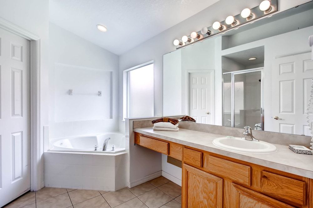 Advantage Vacation Homes Luxury Room, 5 Bedrooms (Pool Home, Sleeps 10) 12