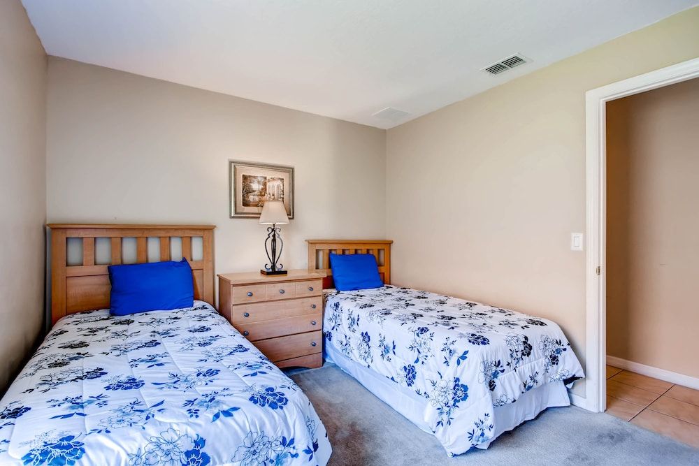 Advantage Vacation Homes Luxury Room, 5 Bedrooms (Pool Home, Sleeps 10) 6