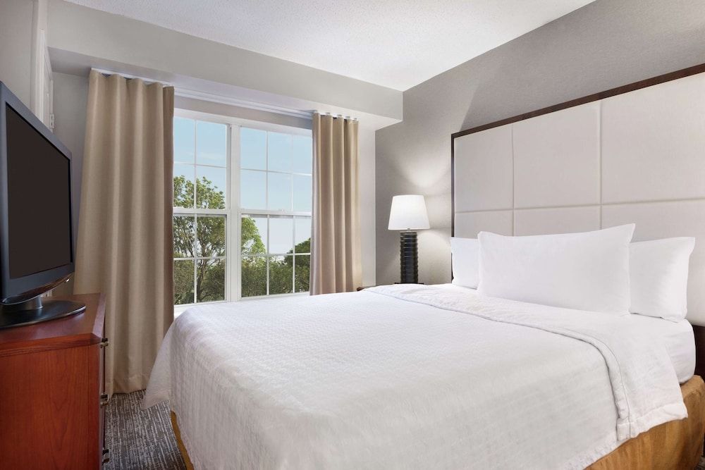 1 Queen Bed, 1 Bedroom Suite, Non-smoking
