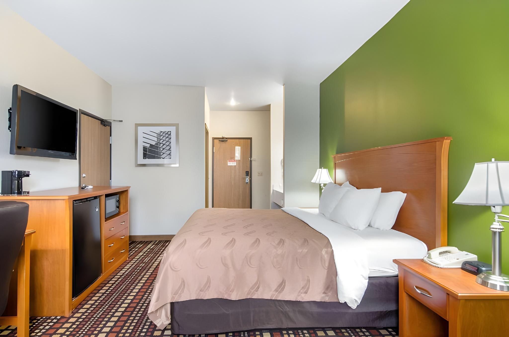 1 Queen Bed, Nonsmoking, Accessible
