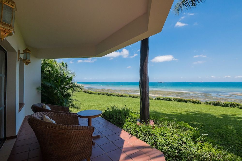 Sea Cliff Resort & Spa Deluxe Room 11