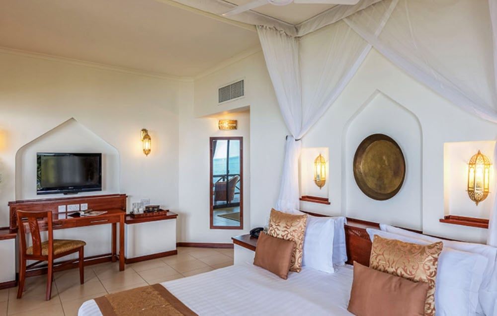 Sea Cliff Resort & Spa Deluxe Room 9