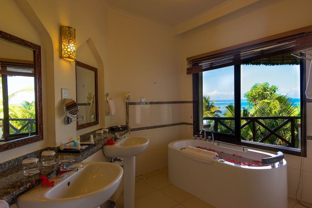 Sea Cliff Resort & Spa Deluxe Room 13