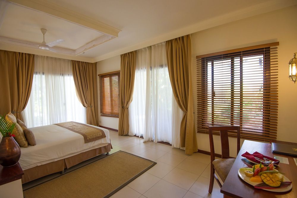 Sea Cliff Resort & Spa Deluxe Room 2