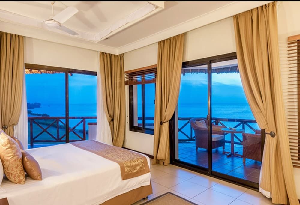 Sea Cliff Resort & Spa Deluxe Room 5