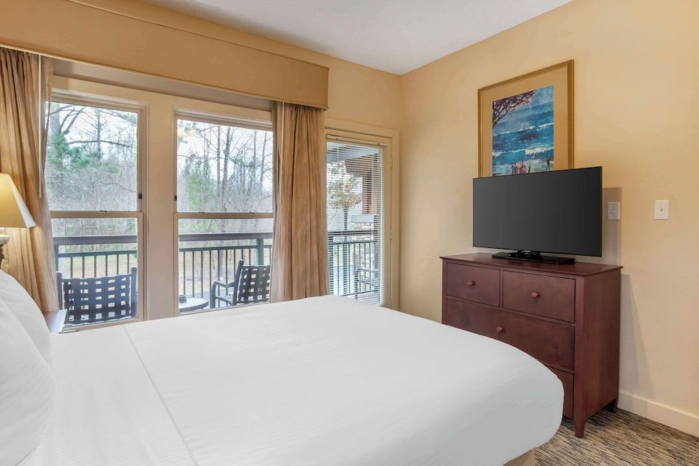 Hilton Vacation Club Bent Creek Golf Village Gatlinburg 1 Bedroom 1 Queen Suite 2