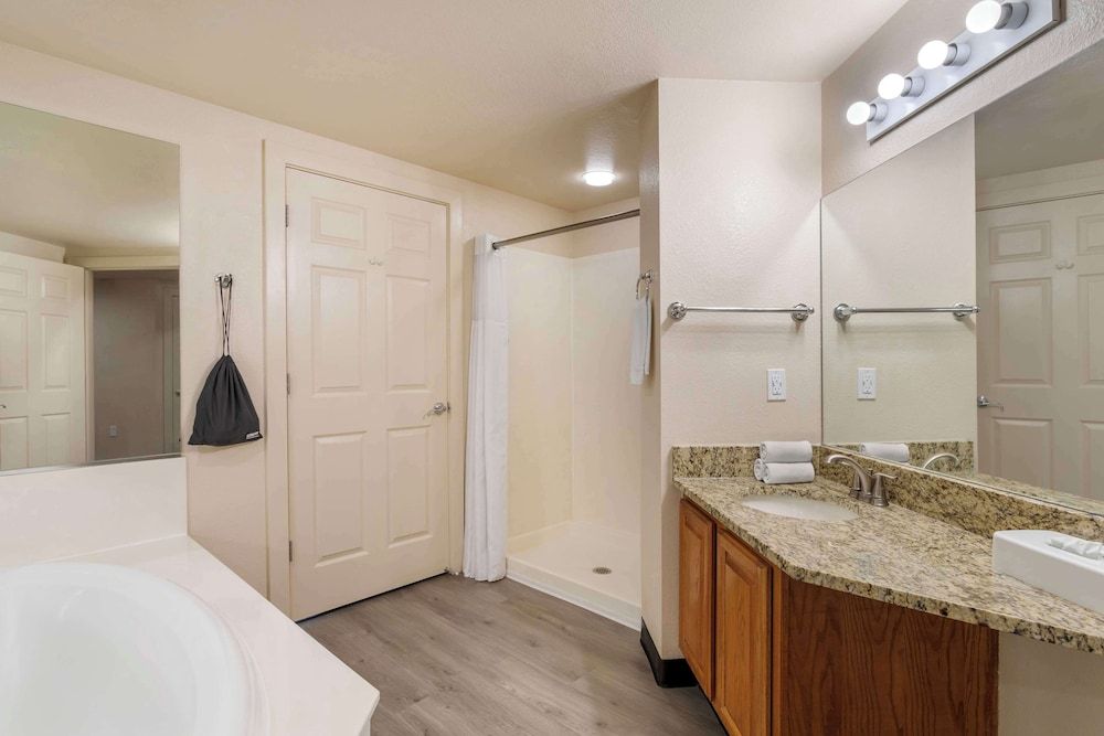 Hilton Vacation Club Bent Creek Golf Village Gatlinburg 2 Bedroom With 1 King And 1 Queen Suite W/ Sofabed 2