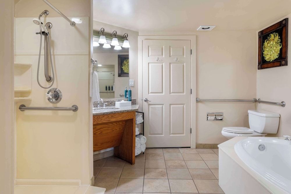 Hilton Vacation Club Bent Creek Golf Village Gatlinburg 1 Bedroom 1 King Suite W/ Hearing ACC - 3x3 Shower 3