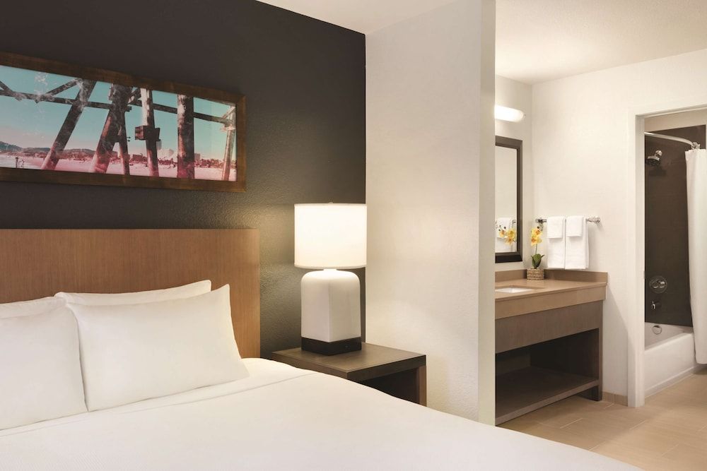 undefined HYATT house Miami Airport 8