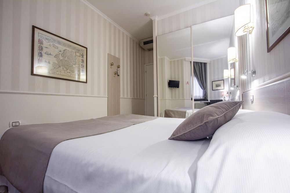 Hotel Flora Standard Double or Twin Room 32