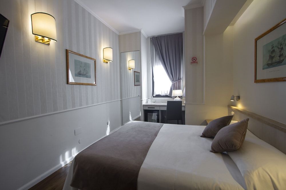 Hotel Flora Standard Double or Twin Room 9