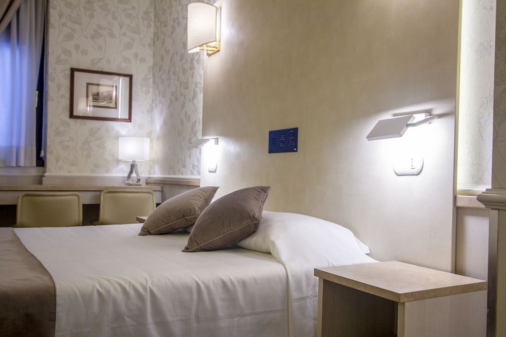 Hotel Flora Standard Double or Twin Room 29