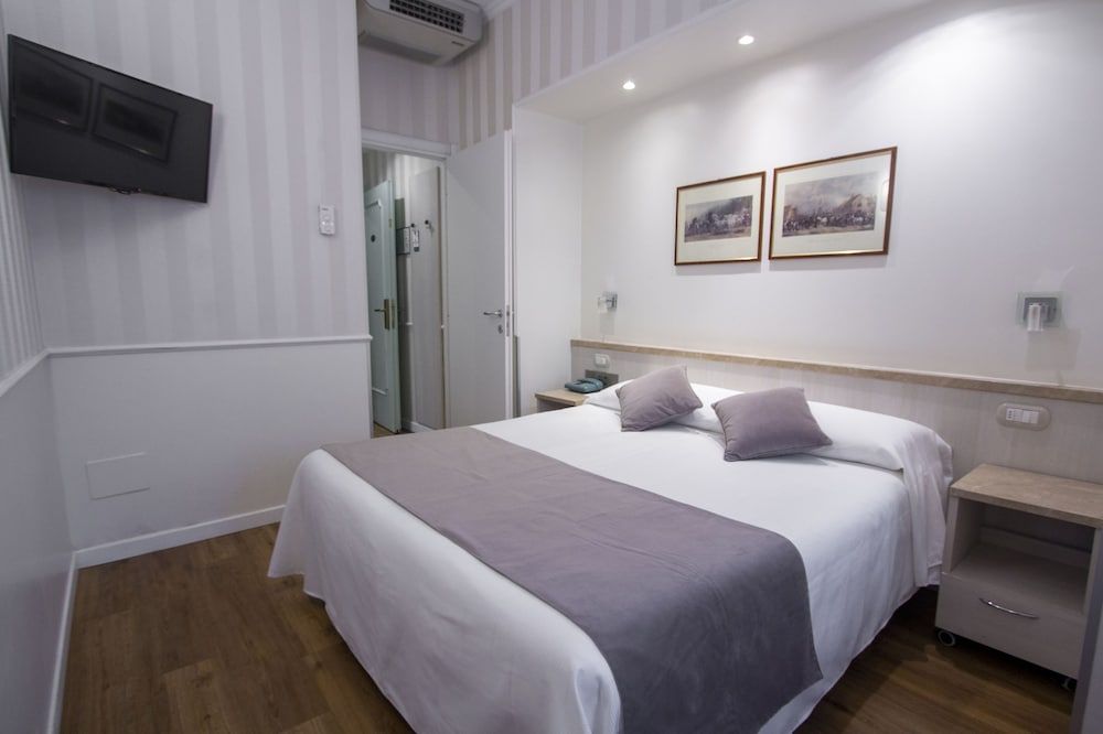 Hotel Flora Standard Double or Twin Room 13