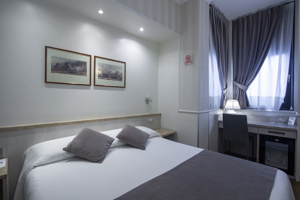 Hotel Flora Standard Double or Twin Room 10