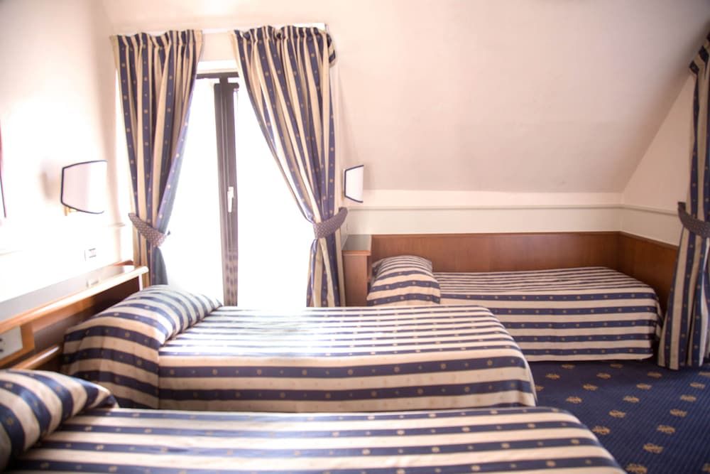 undefined Hotel Flora 9