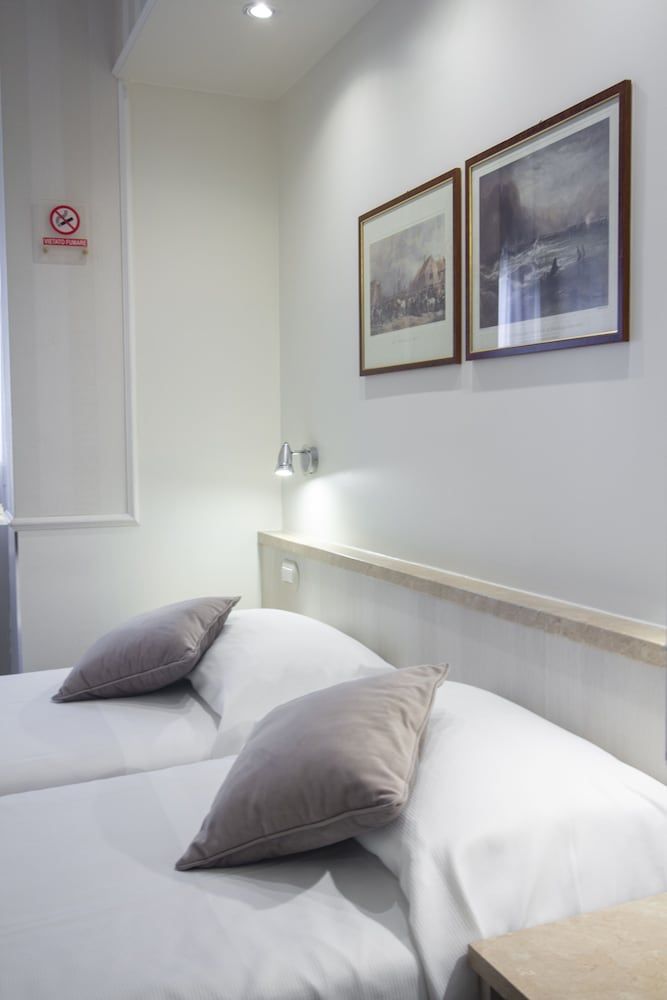 Hotel Flora Standard Double or Twin Room 15