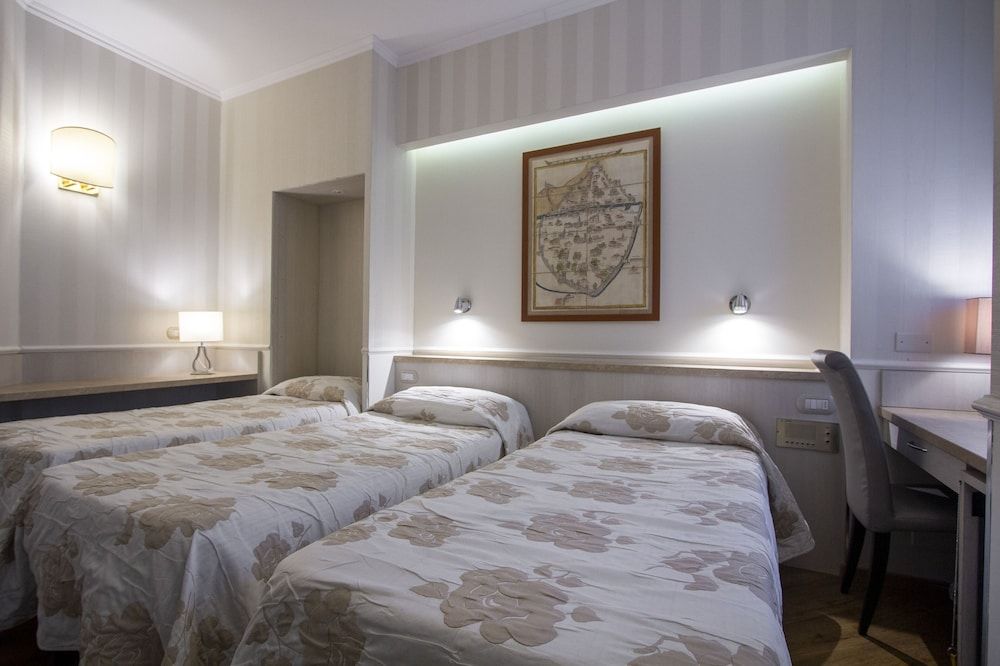 undefined Hotel Flora 7