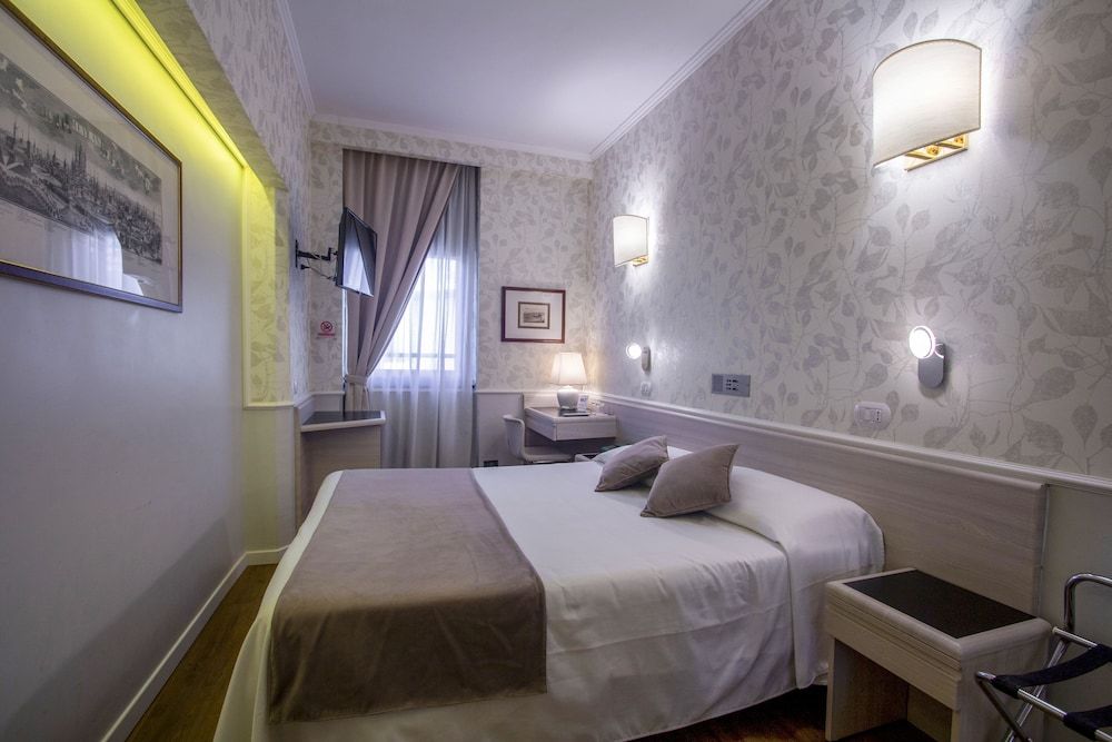 Hotel Flora Standard Double or Twin Room 19