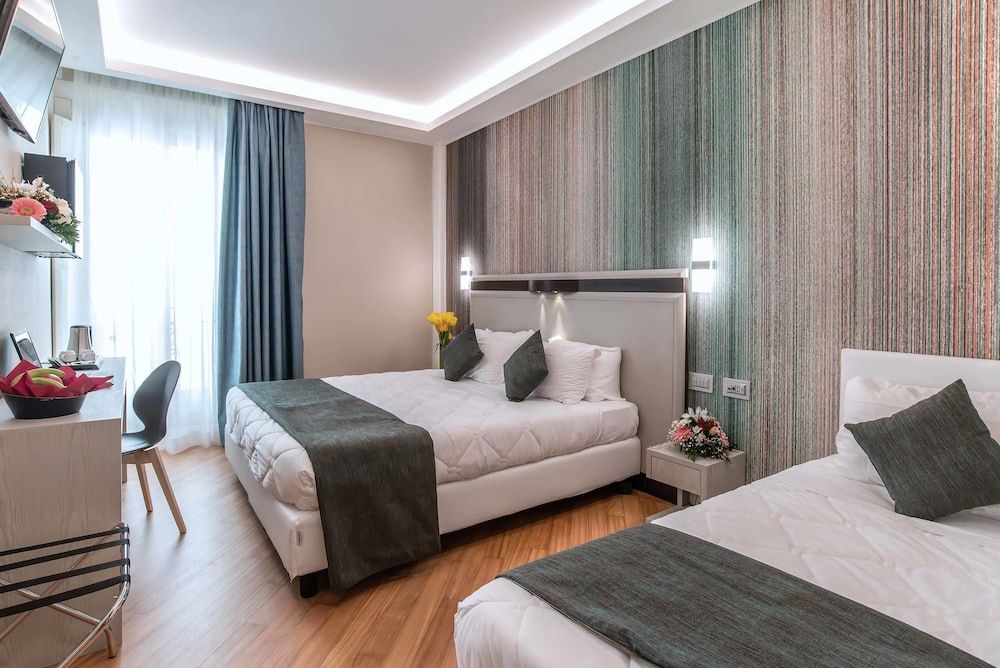 Hotel Memphis Triple Room 2