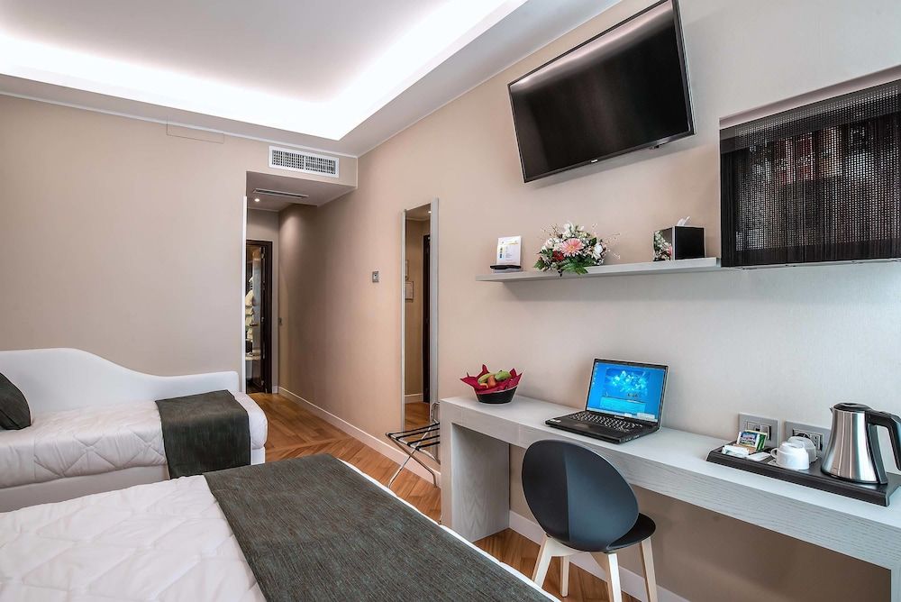 Hotel Memphis Triple Room 6