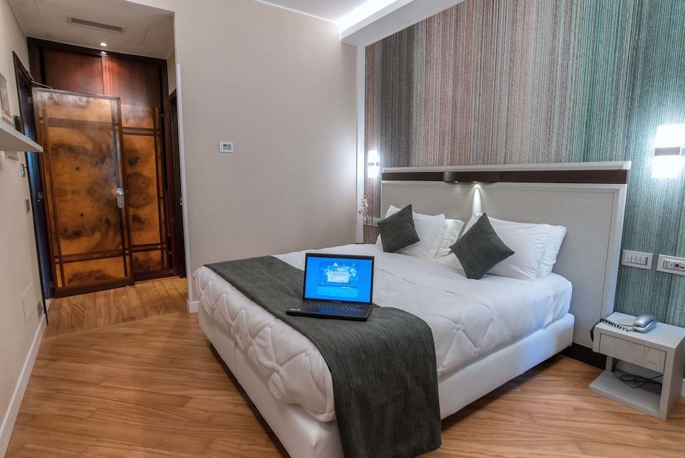 Hotel Memphis Triple Room 3