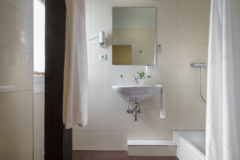 Hotel Alster Comfort Single Room 3