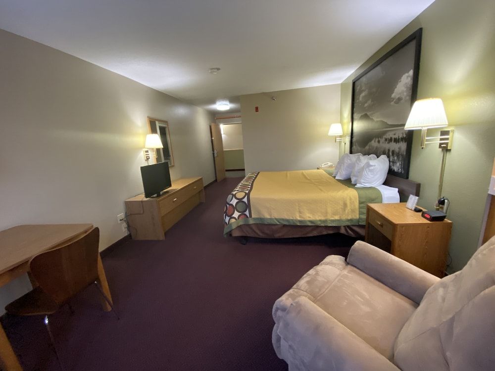 Business Room, 1 King Bed, Microwave