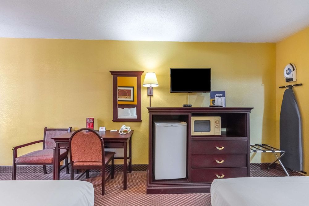 Americas Best Value Inn Elk City Room, 2 Queen Beds, Non Smoking 3