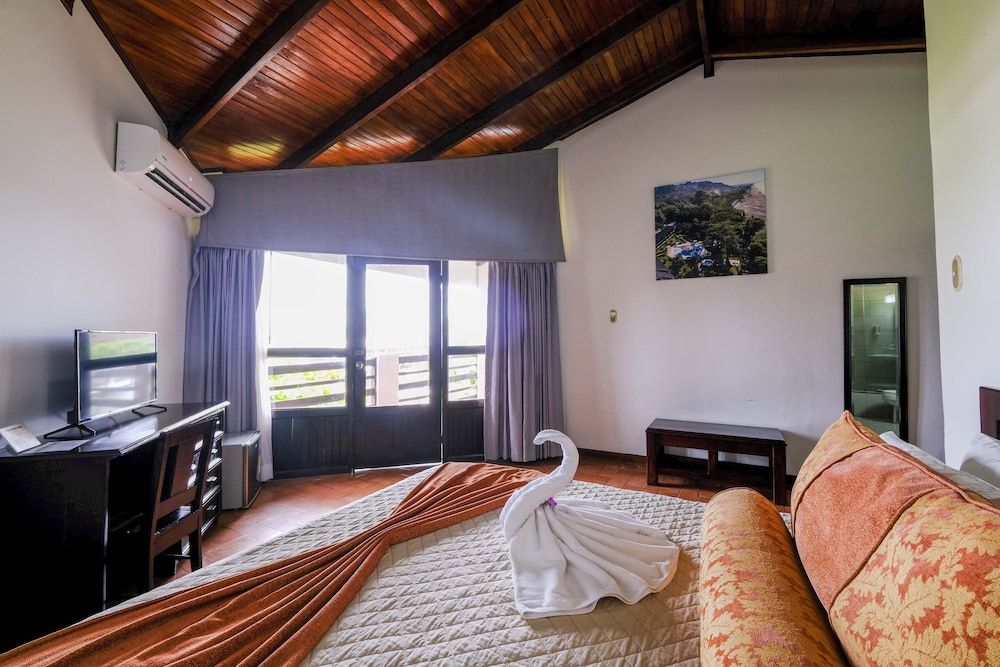 Junior Suite, Pool View