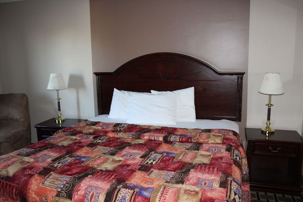 Coratel Inn and Suites Maple Grove Standard Room, 1 King Bed, Non Smoking 11